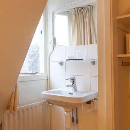 Отель The Townhouse 2*