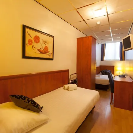 Отель The Townhouse 2*